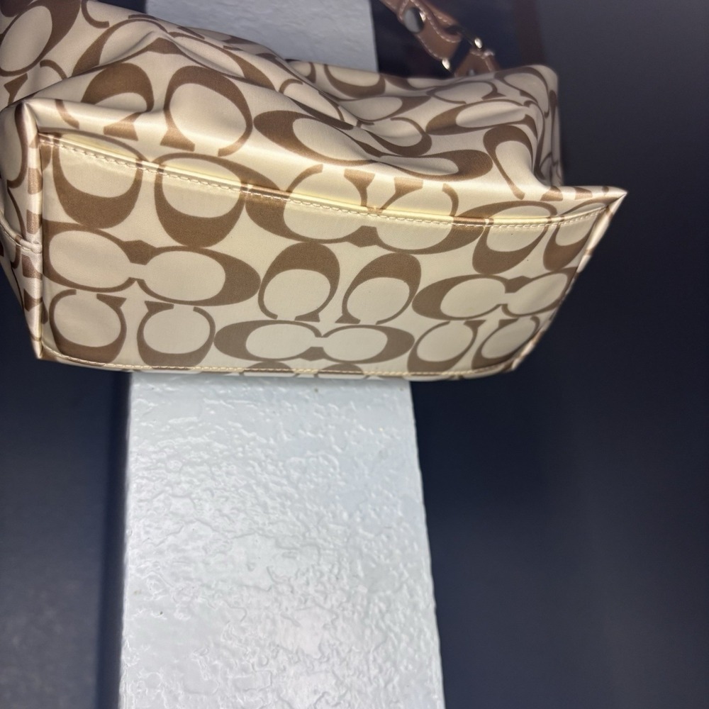 Vintage Y2K Coach Shoulder Bag Purse signature C monogram Baby White Beige - Picture 3 of 8